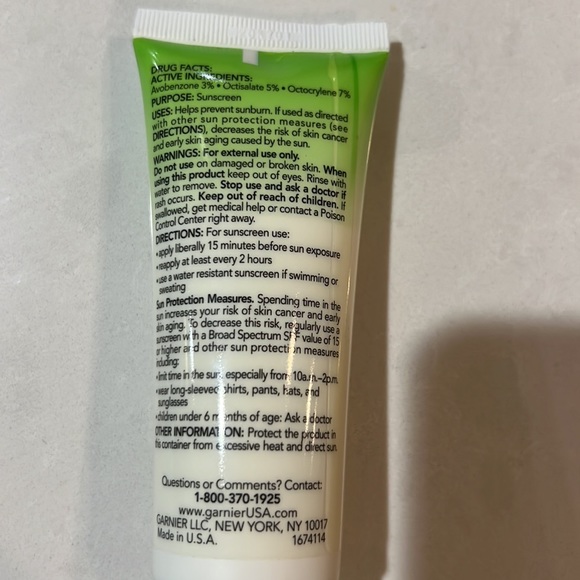 Garnier Skin Renew Dark Spot Hand Treatment - Picture 8 of 8